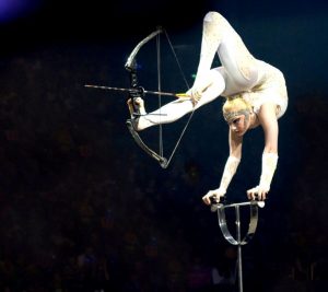 Fysiikan_lakeja_uhmaava_argentiinatar_Elayne_Krame