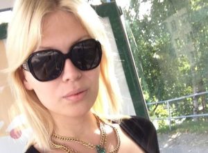 elena_playboy_vikström_selfie_facebook