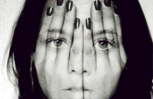 kasvot-käsissä-crop