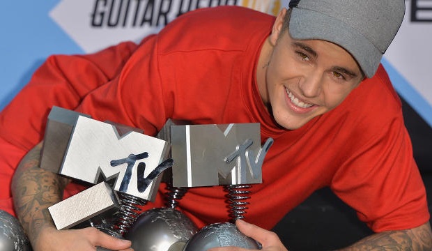 2015_EMA_Winners-justin-bieber-crop