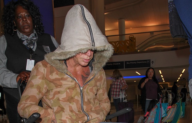 Mickey Rourke rolls into L.A. in time for turkey day