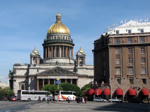 Pietari-St_Isaac’s_Square_wikipedia