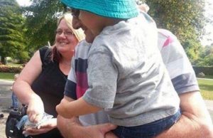 outo-kuva-lapsi-vanhus-crop