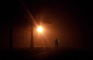 vaanija-mies-pelottava-yo-stalkkeri-crop