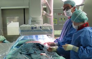 lääkäri-leikkaus-sairaanhoitaja-crop