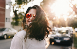 nainen_hymyilee_620_400