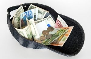 hattu-rahaa-kerjäläinen