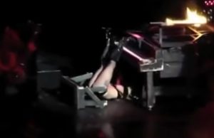 lady-gaga-piano