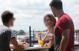 mies-nainen-drinkki-joey-salads