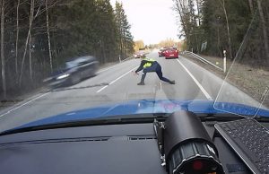 mp-viron-poliisi-piikkimatto-artik