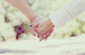 kädestä kiinnipitäminen