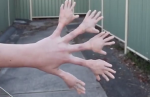 meikkitaiteilija käsi