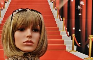 nainen-punainen-matto-julkkis