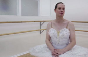 transnainen balettitanssija