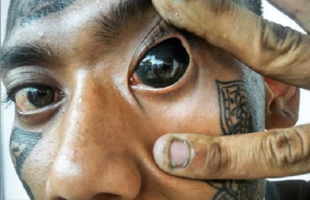 musta silmä tatuointi