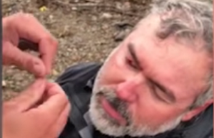 kalastajan silmässä koukku