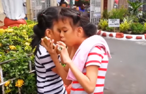 siamilaiset kaksoset päästään kiinni