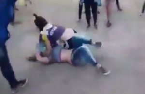 teinitytöt tappelevat