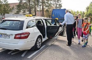 koululaisia-taksi-kuva-espoon-kaupunki-zoom