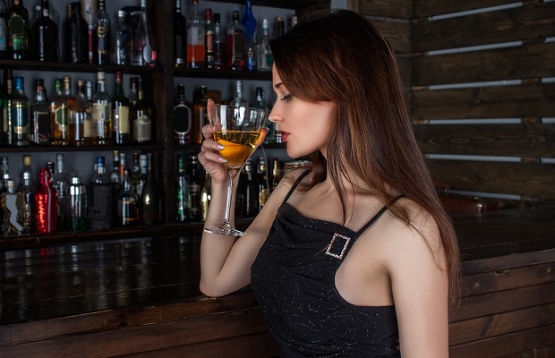 nainen drinkki pixabay