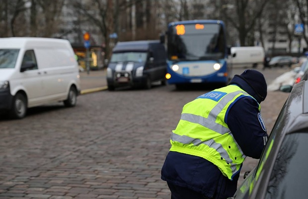 poliisi-bussi-facebook-helsingin-poliisilaitos