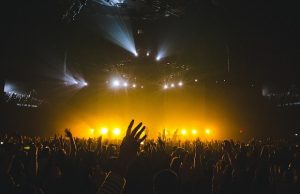 konsertti-ihmiset-pixabay