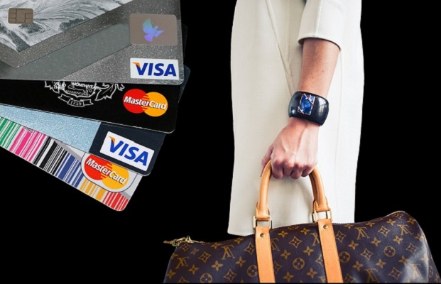 luottokortti-nainen-laukku-pixabay