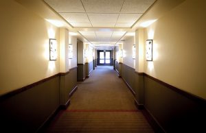 hotelli-käytävä-pixabay