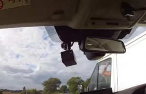 pakettiauto-tormasi-poliisiauto-youtube