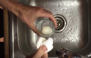 kananmuna-kuoriminen-kikka-youtube