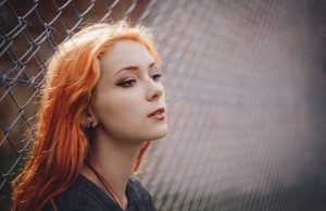 nainen-lävistys-pixabay