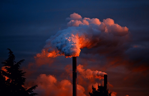 savupiippu-teollisuus-saaste-pixabay