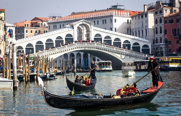 venetsia-rialto-silta-gondoli-pixabay