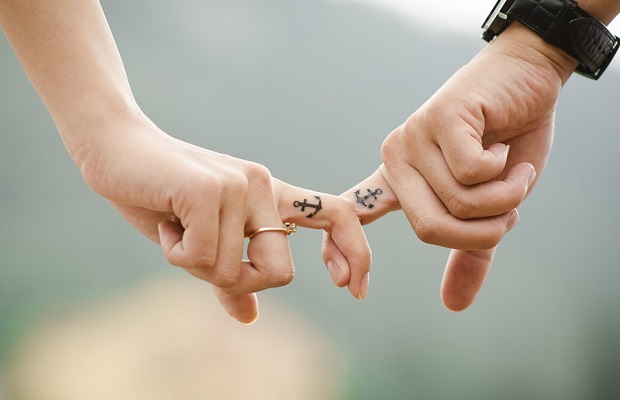 kädet-rakkaus-pari-pixabay