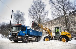 lumi-kuorma-auto-helsingin-kaupunki