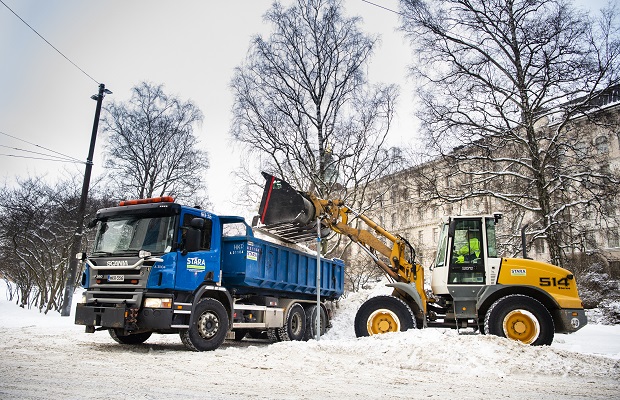 lumi-kuorma-auto-helsingin-kaupunki