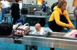 nainen-vauva-liukuhihna-lentoasema-wackyy-org