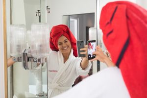 Hotels.com_Where’sMollie_SelfieTip_TowelFacelift