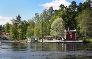 kesämökki-vesi-pixabay