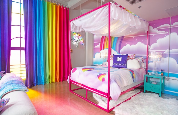 Hotels.com_LisaFrank_Bedroom