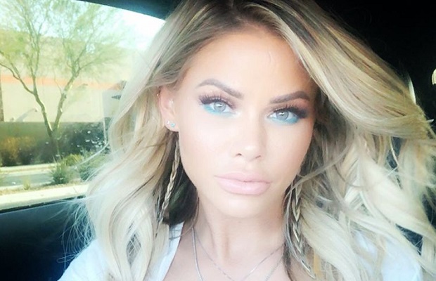 Oho Aikuisviihdetähti Jessa Rhodes Toteuttaa Jonkun Onnellisen Faninsa