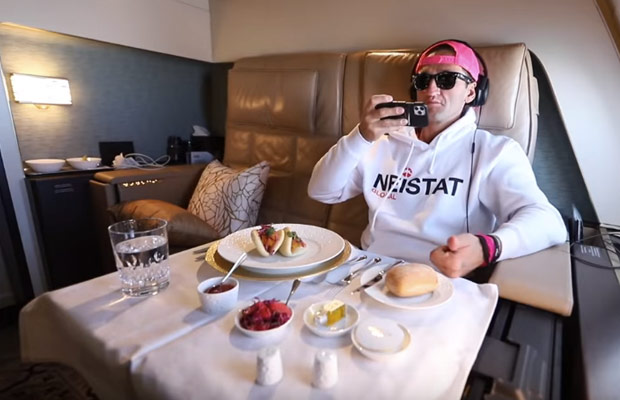 casey-neistat-overi-lentomatka-video