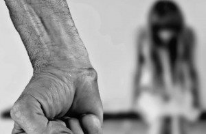 väkivalta_pelko_perhe_väkivalta