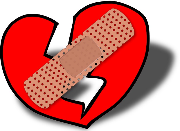 sydän-laastari-ero-särkynyt-rakkaus-pixabay