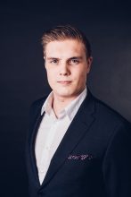 Seiska julkaisi paparazzikuvat Pekka Haavistosta ja nuoresta