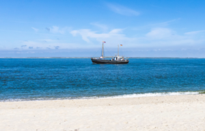 Laiva_merellä-Unsplash-hilthart_pedersen