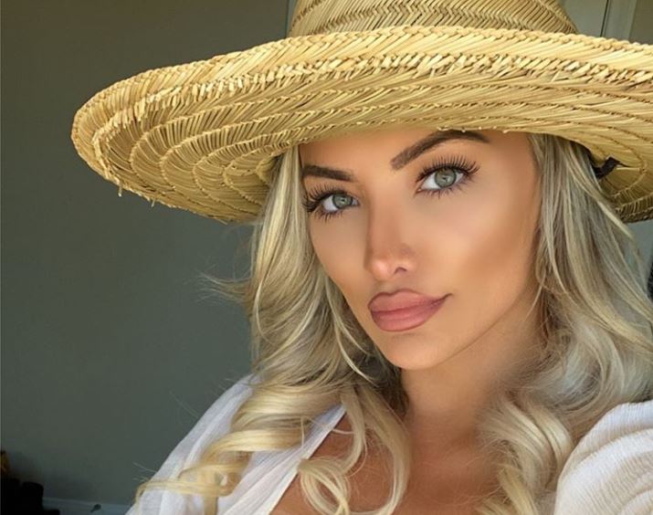 lindsey pelas IG