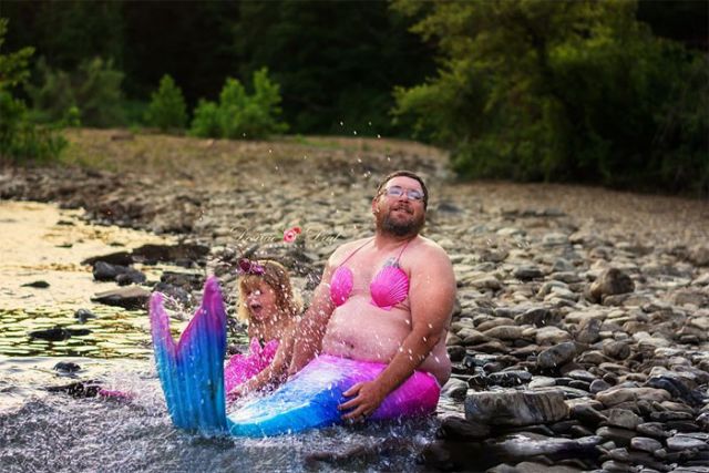 father-daughter-mermaid-desirae-deal-photography-10-5f0c4b5572c23__700