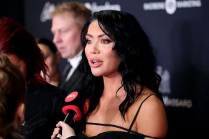 Shirly Karvinen avautuu talousvaikeuksistaan Shirly Karvinen AOP