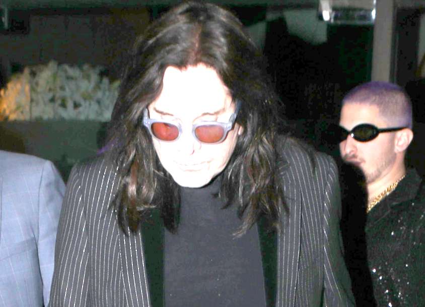 Ozzy Ozbourne julkaisi surullisena: "Valitettavasti kehoni kertoo etten ...